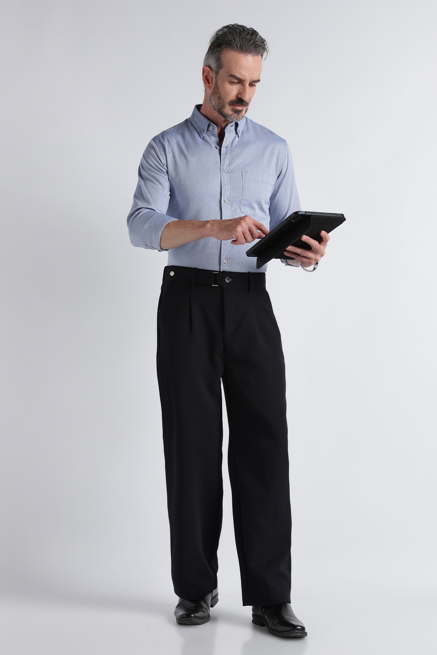 Royal Blue Solid Shirt - Slim Fit Casual