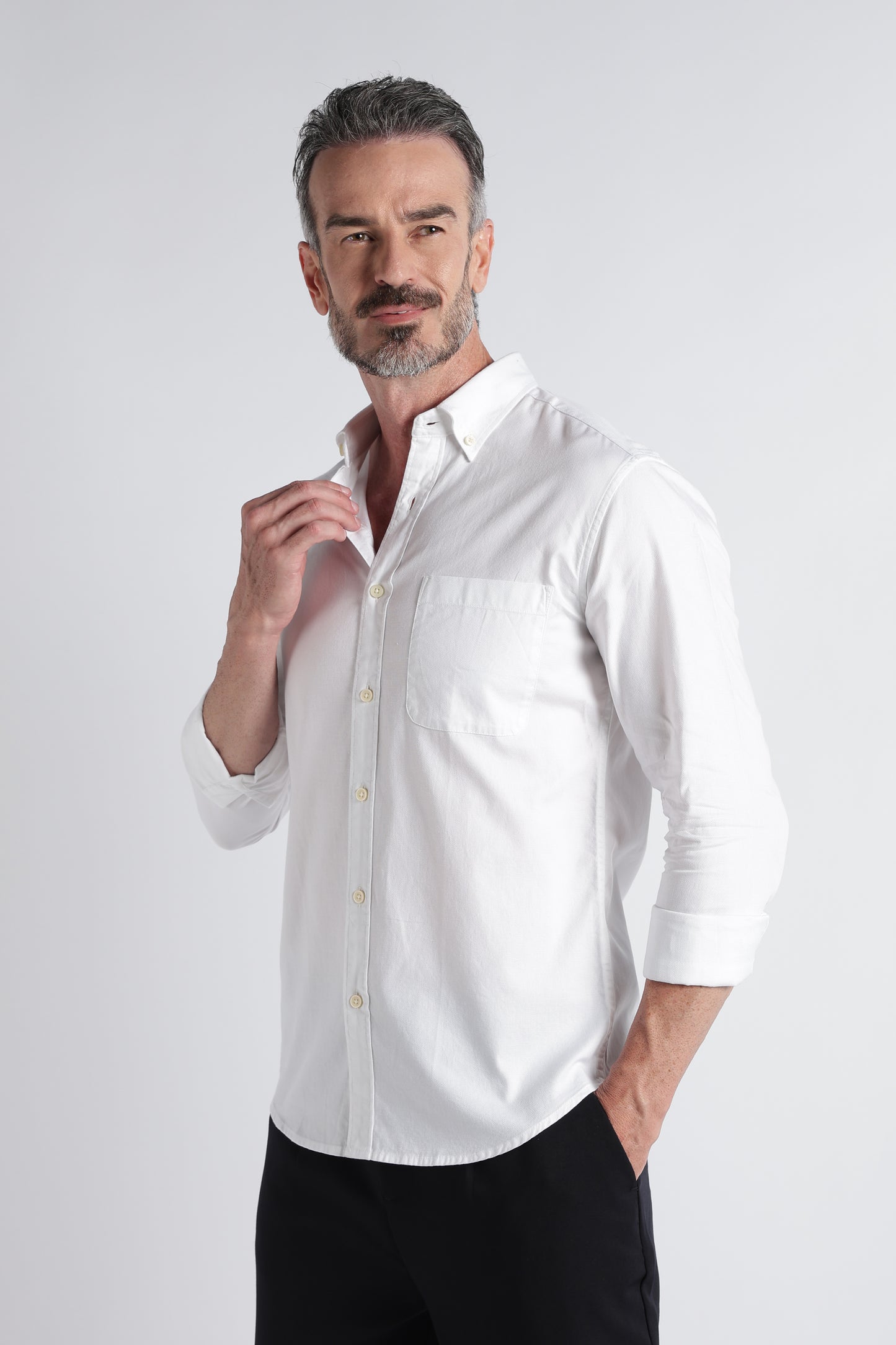 White Solid Shirt - Slim Fit Casual